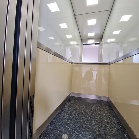 Personenaufzug_vorne